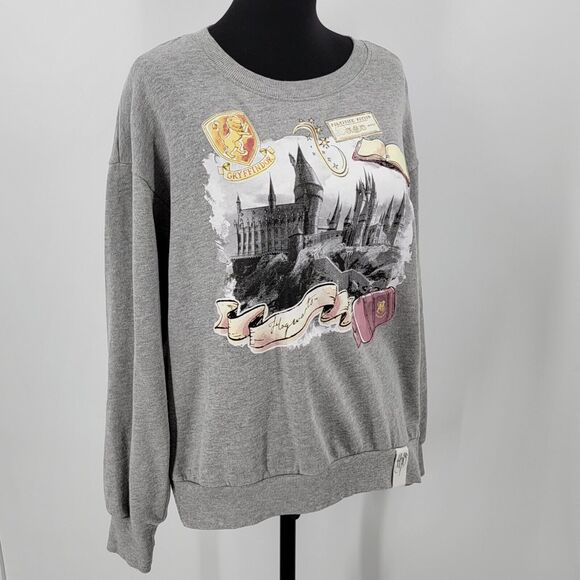 Harry Potter Sweatshirt Juniors Medium Hogwarts Castle Graphic - Picture 3 of 11